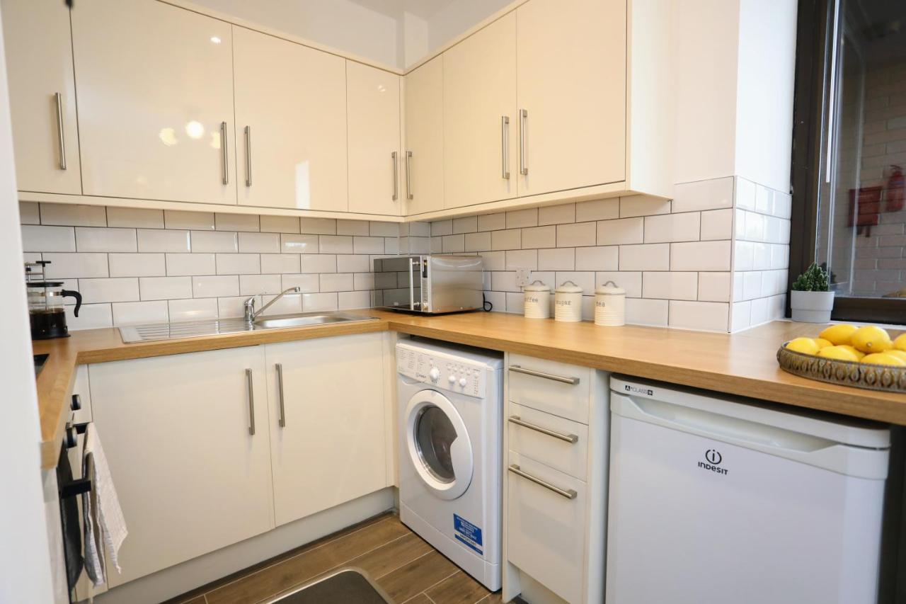 Aisiki Living At Upton Rd, Multiple 1, 2, Or 3 Bedroom Apartments, King Or Twin Beds With Free Wi-Fi & Parking Watford  Kültér fotó