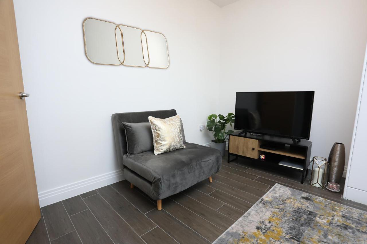 Aisiki Living At Upton Rd, Multiple 1, 2, Or 3 Bedroom Apartments, King Or Twin Beds With Free Wi-Fi & Parking Watford  Kültér fotó