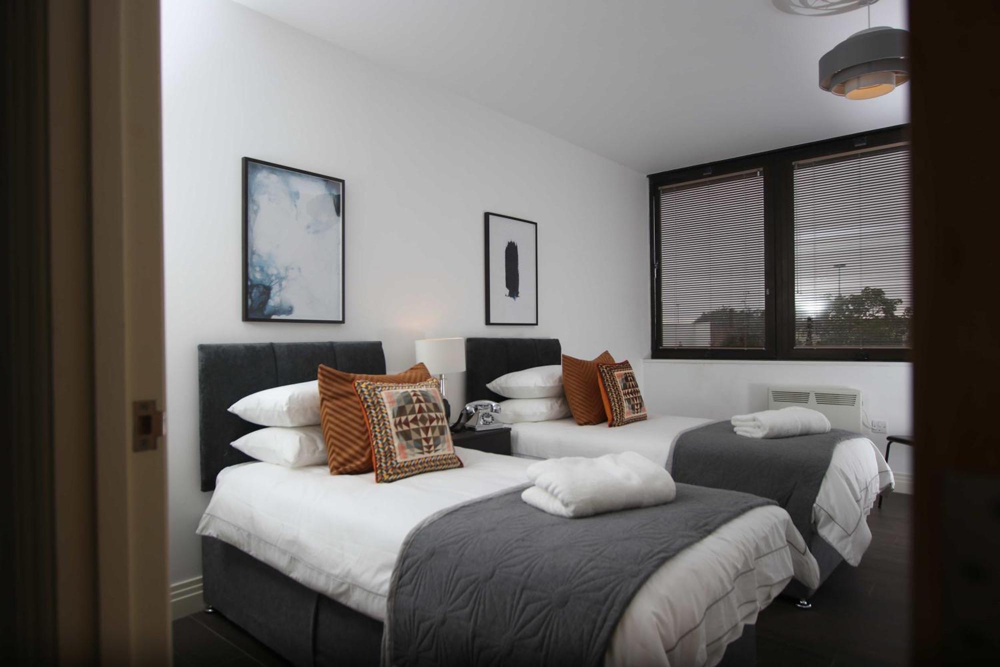 Aisiki Living At Upton Rd, Multiple 1, 2, Or 3 Bedroom Apartments, King Or Twin Beds With Free Wi-Fi & Parking Watford  Kültér fotó