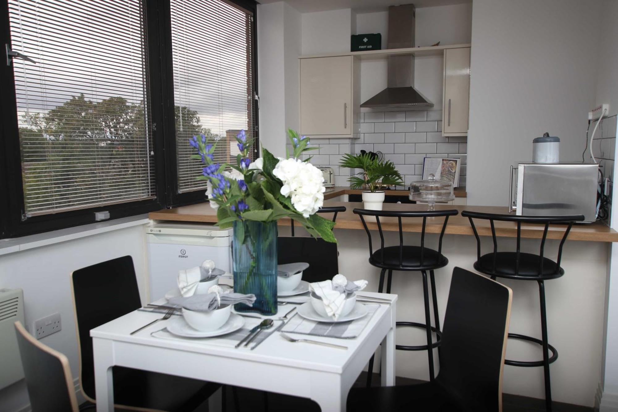Aisiki Living At Upton Rd, Multiple 1, 2, Or 3 Bedroom Apartments, King Or Twin Beds With Free Wi-Fi & Parking Watford  Kültér fotó